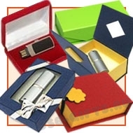 Подарочная упаковка для флэшек оптом с логотипом сувенирные коробки под флеш карты