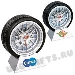 Настольные часы на подставке «Автомобильные колесо» с логотипом оптом